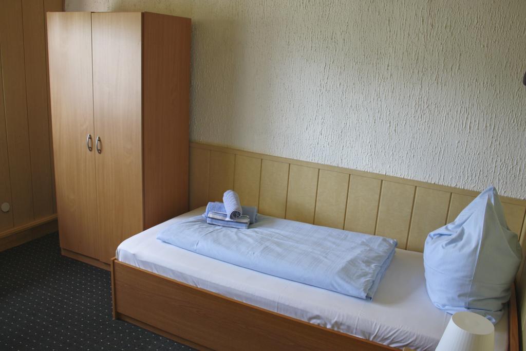 Gaestehaus Am Heuss-Platz Erlangen Room photo