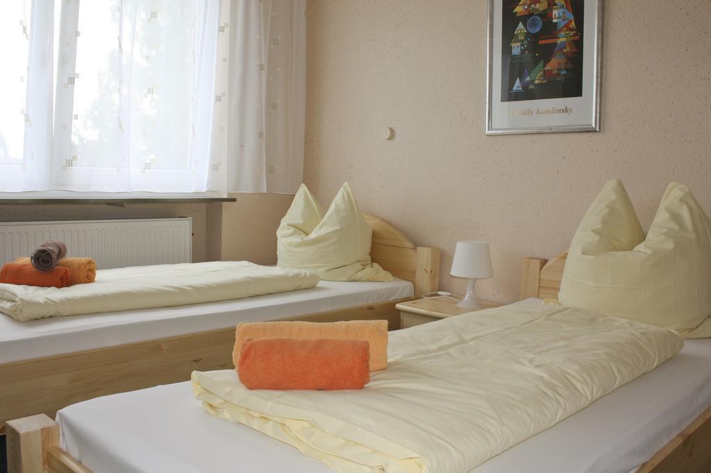 Gaestehaus Am Heuss-Platz Erlangen Room photo
